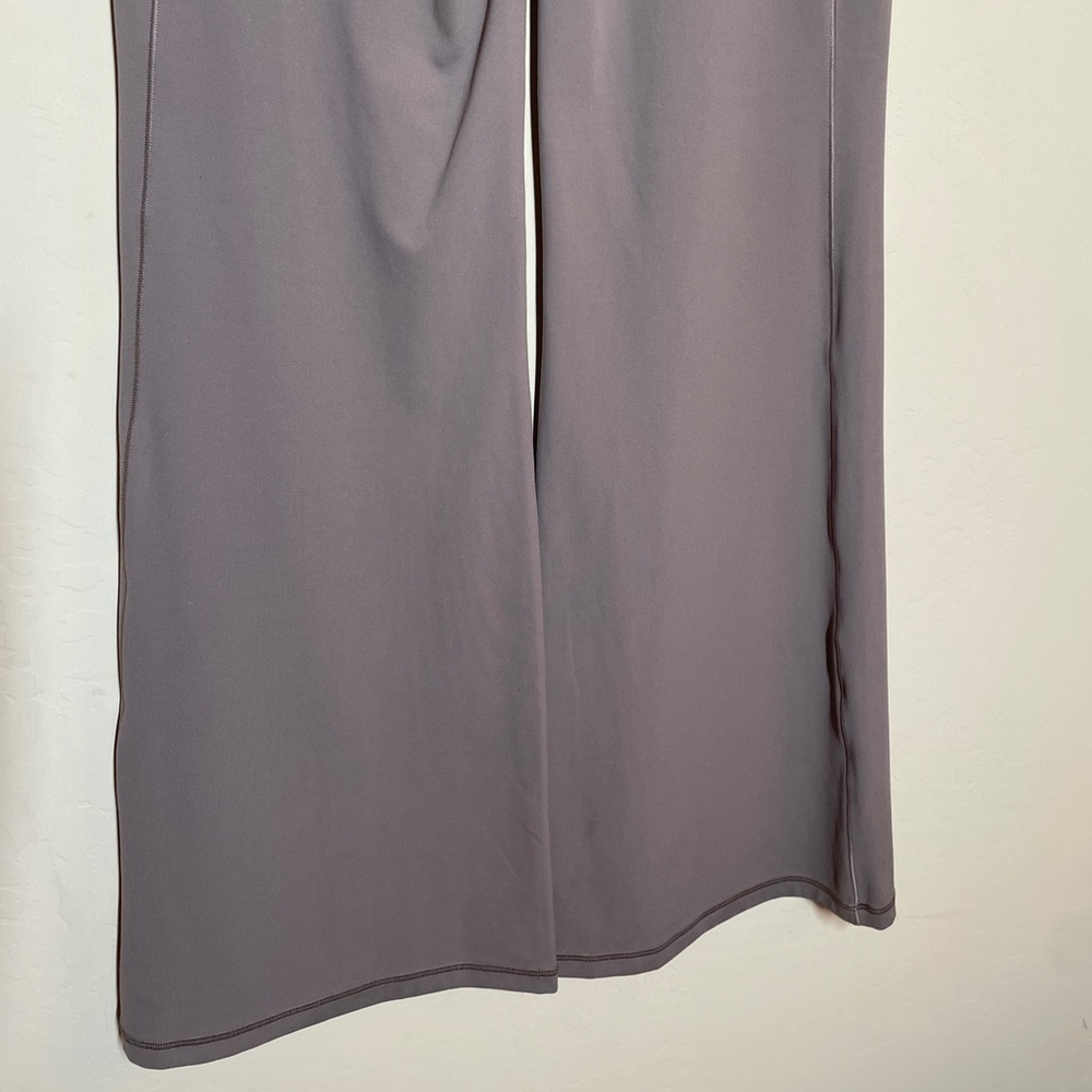 NWT Athleta Salutation Stash Flare Pant. Large - Picture 6 of 10